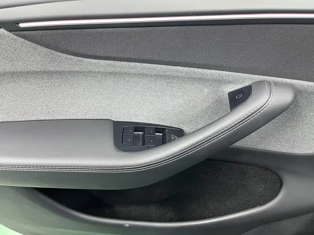Model Y 2025 Rear-Wheel Drive Edition