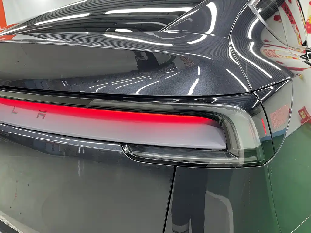 Model Y 2025 Rear-Wheel Drive Edition
