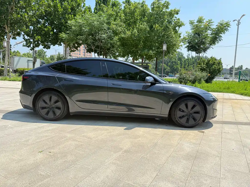 Model 3 Rear-Wheel Drive 2023