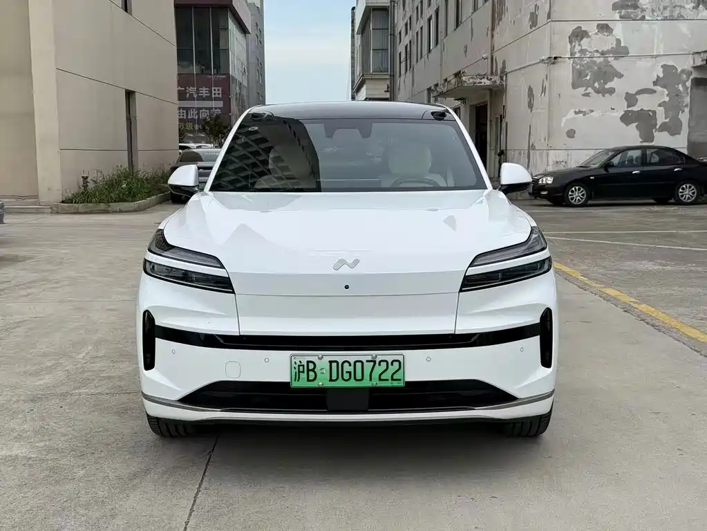 L90 Ultra 2025 6-seater