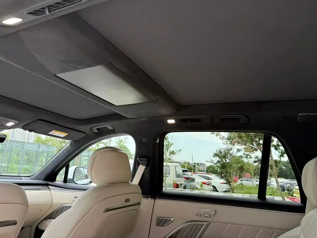 L90 Ultra 2025 6-seater