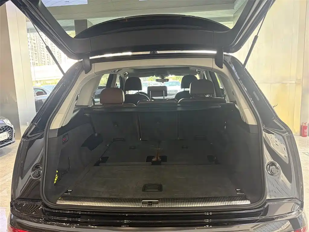 Audi Q7 2019 model 55 TFSI Tech Line