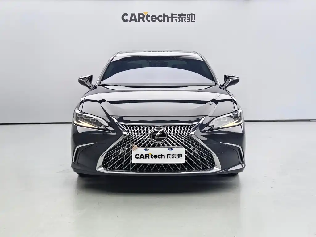 Lexus ES 2022 300h Excellence Edition