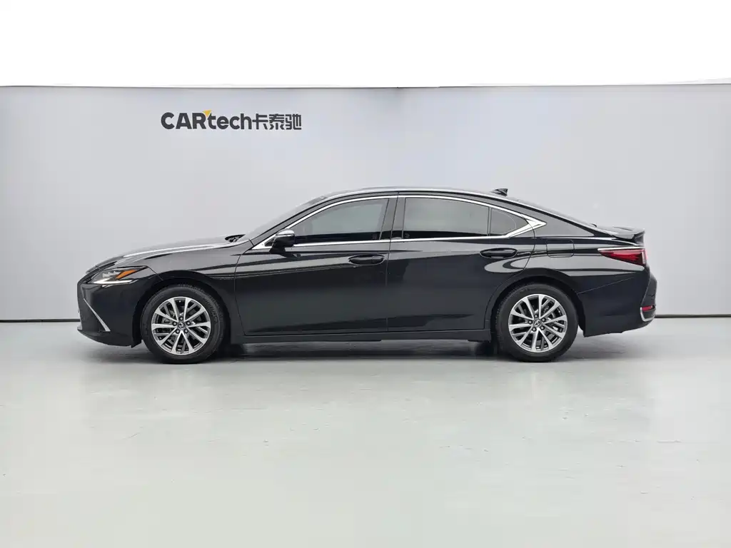 Lexus ES 2022 300h Excellence Edition