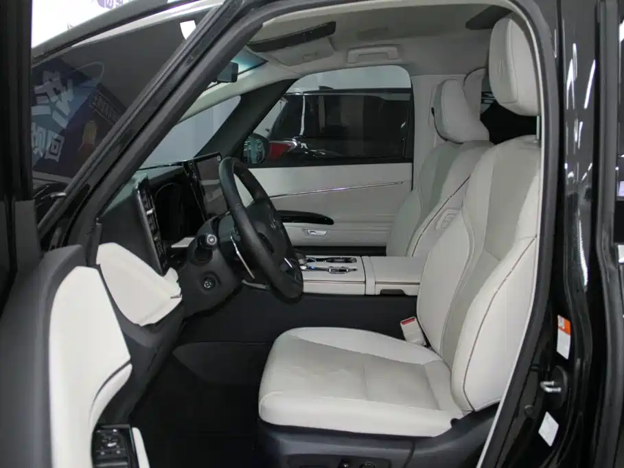 Lexus LM 2023 500h Six-Seater Grand Touring Edition