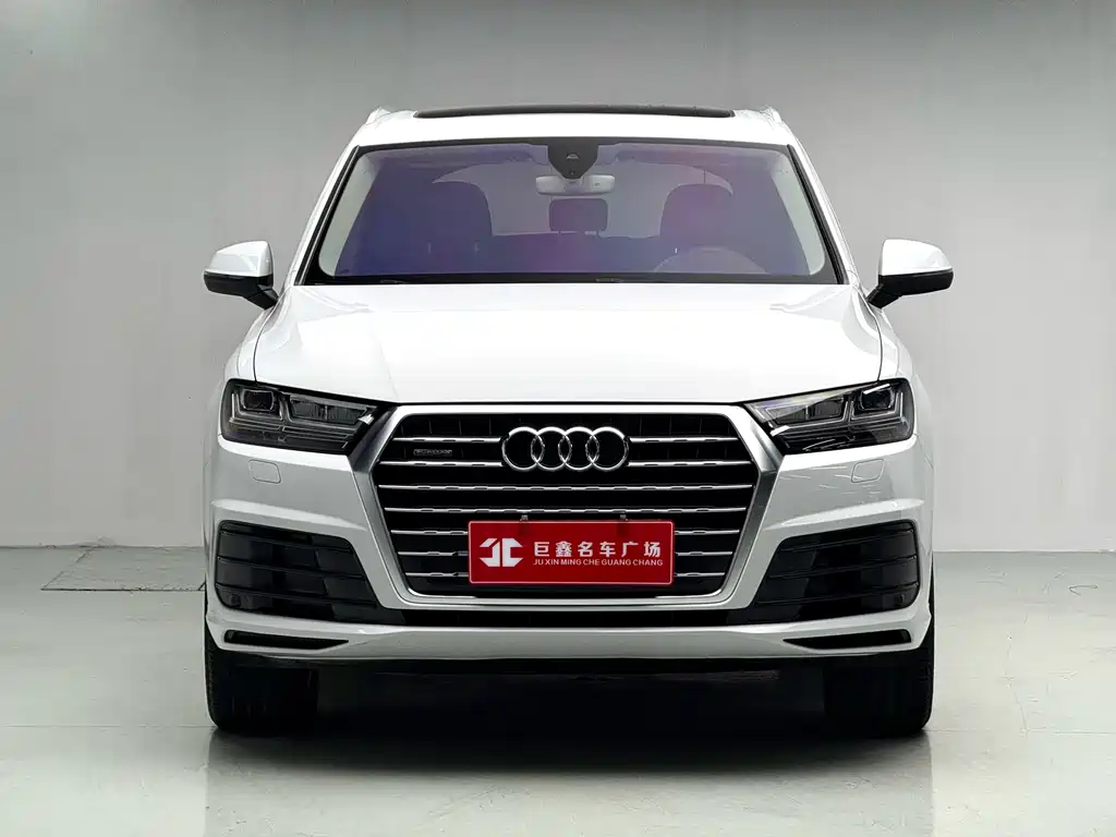 Audi Q7 2016 model Comfort Edition