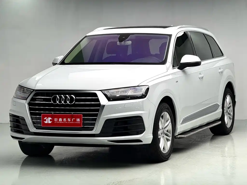 Audi Q7 2016 model Comfort Edition