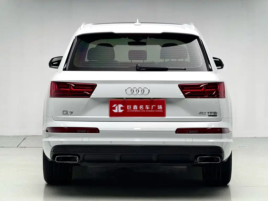 Audi Q7 2016 model Comfort Edition