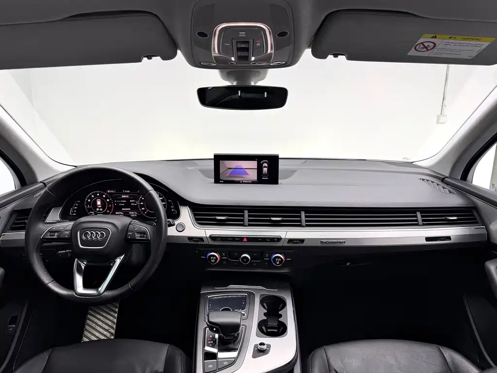 Audi Q7 2016 model Comfort Edition