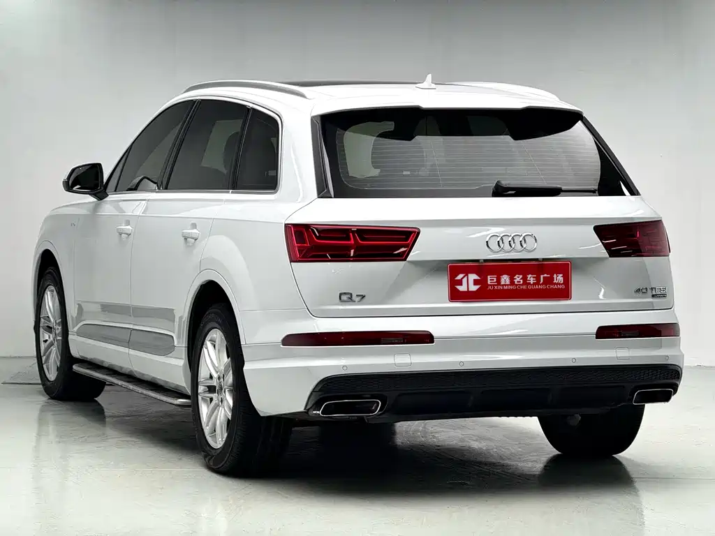 Audi Q7 2016 model Comfort Edition