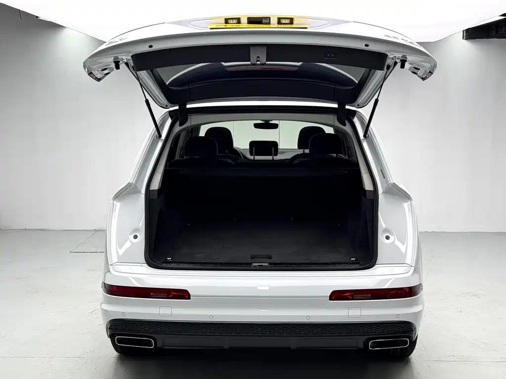 Audi Q7 2016 model Comfort Edition