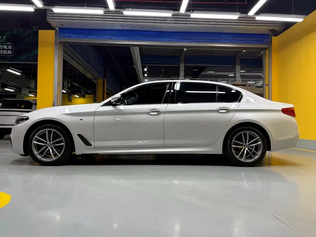 BMW 5 Series 2018 525Li M Sport Package