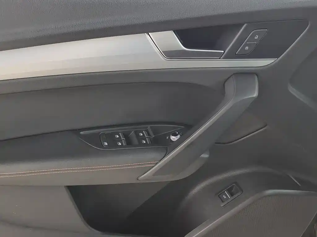 Audi Q5L 2018 40 TFSI Rongxiang Fashion Edition National V