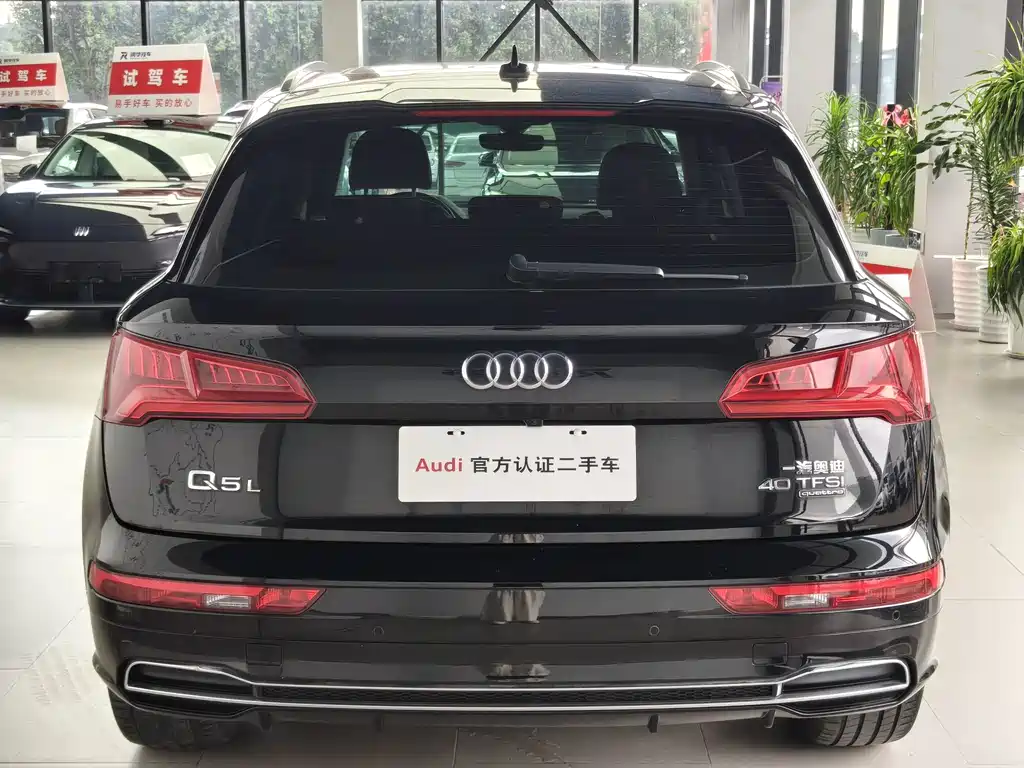 Audi Q5L 2018 40 TFSI Rongxiang Fashion Edition National V