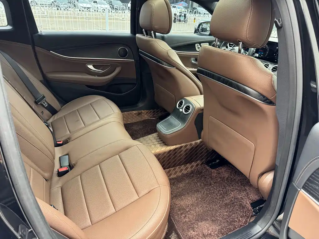 Mercedes-Benz E 350 e L Plug-in Hybrid Sports Sedan 2023