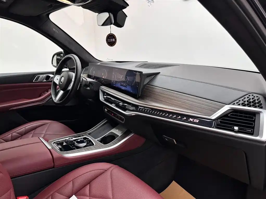 BMW X5 2023 xDrive 40Li M Sport Package