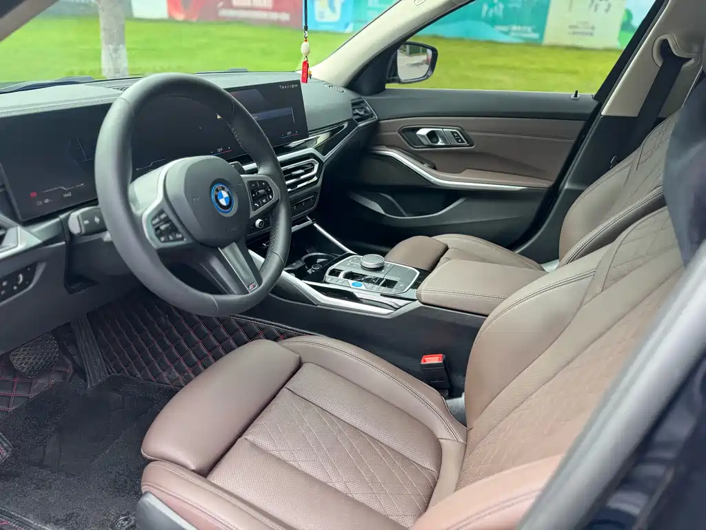 BMW i3 2024 model eDrive 35 L