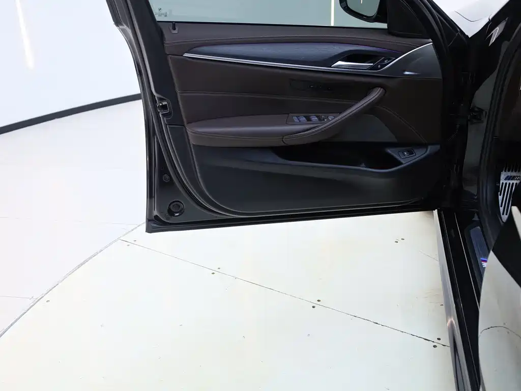 BMW 5 Series 2022 Model Refresh 530Li Leading Edition M Sport Package