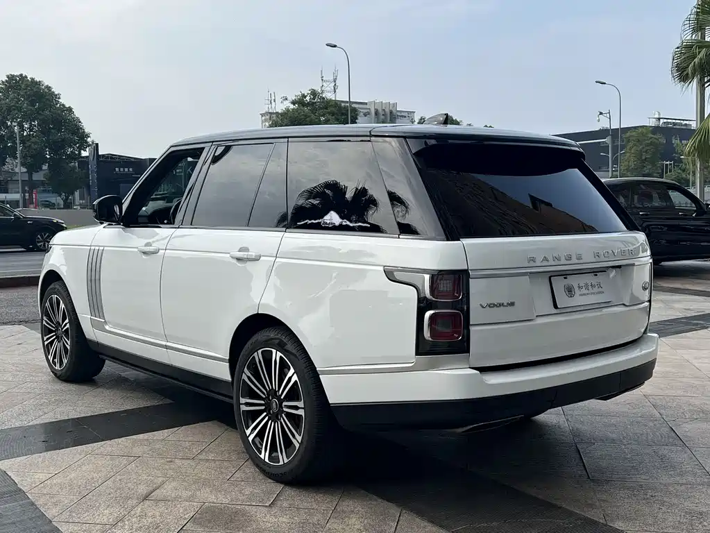 Range Rover 2022 3.0 L6 360PS Legacy Edition