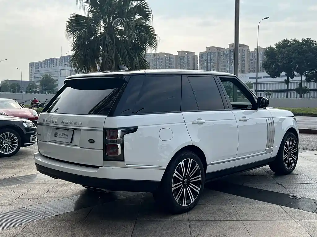 Range Rover 2022 3.0 L6 360PS Legacy Edition