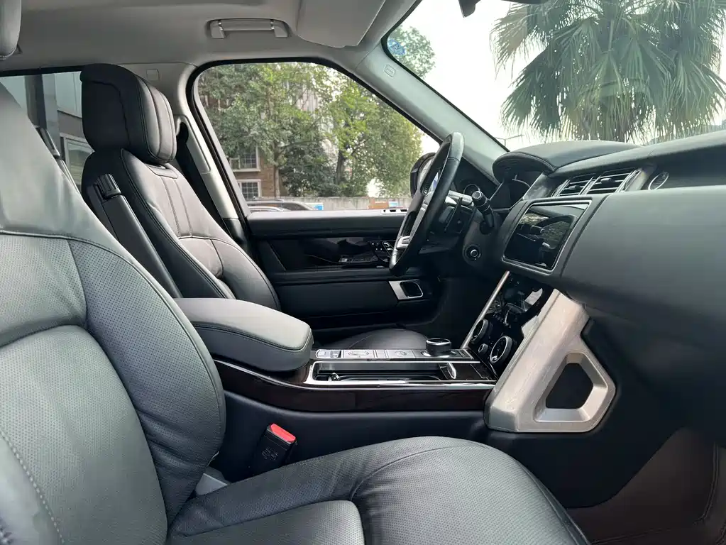 Range Rover 2022 3.0 L6 360PS Legacy Edition