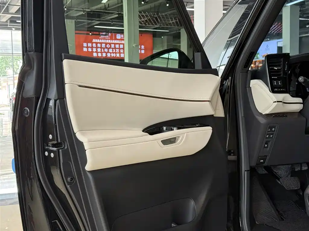 Lexus LM 2025 500h Six-Seater Grand Touring Edition