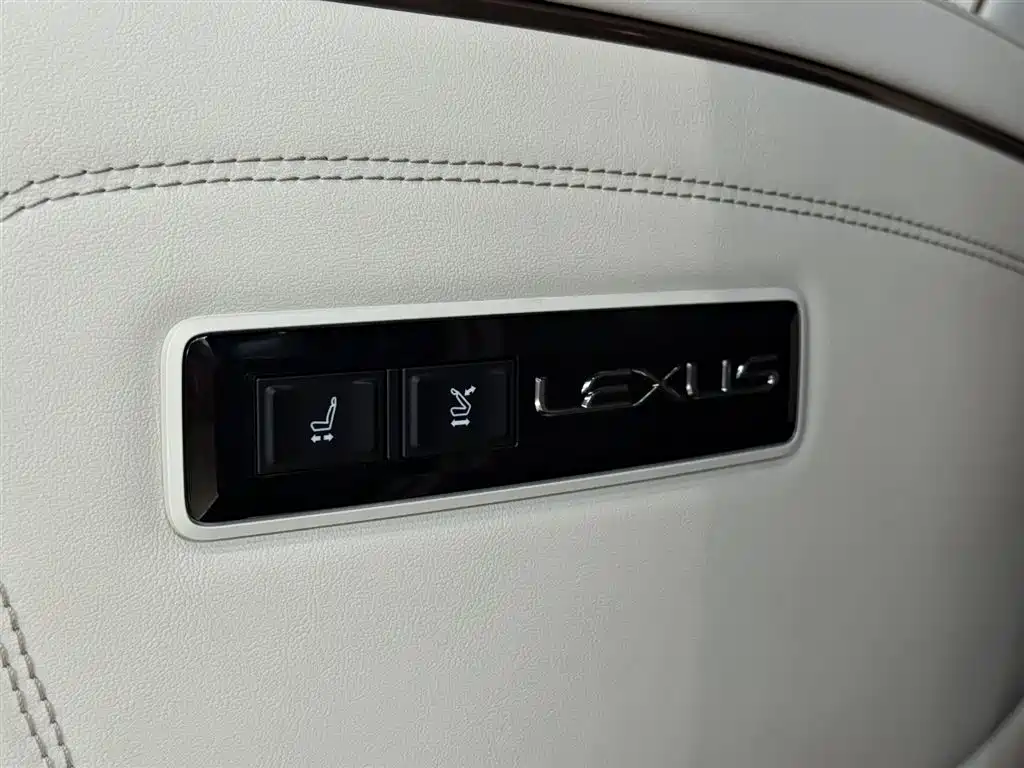 Lexus LM 2025 500h Six-Seater Grand Touring Edition