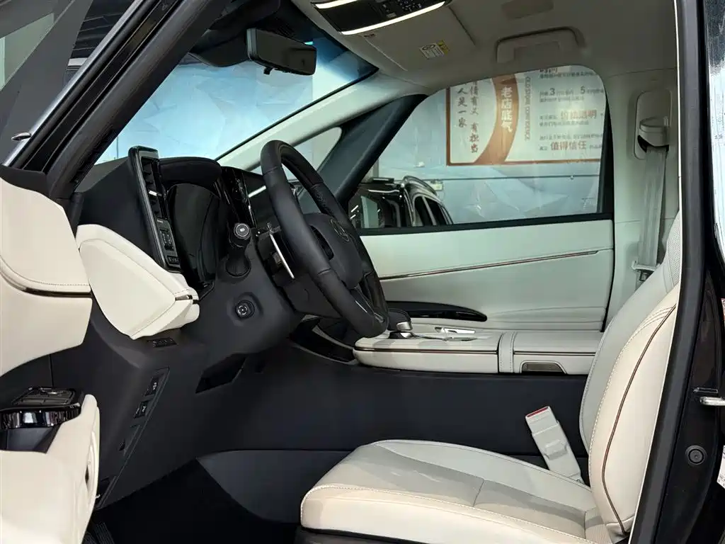 Lexus LM 2025 500h Six-Seater Grand Touring Edition