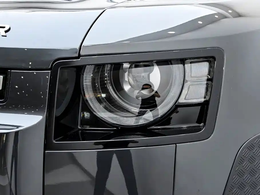 Land Rover Defender 2023 Edition 110 3.0T P400 X-DYNAMIC HSE