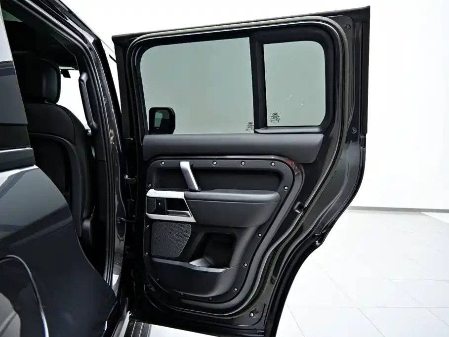 Land Rover Defender 2023 Edition 110 3.0T P400 X-DYNAMIC HSE