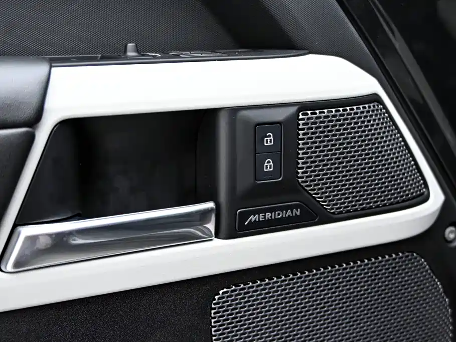 Land Rover Defender 2023 Edition 110 3.0T P400 X-DYNAMIC HSE