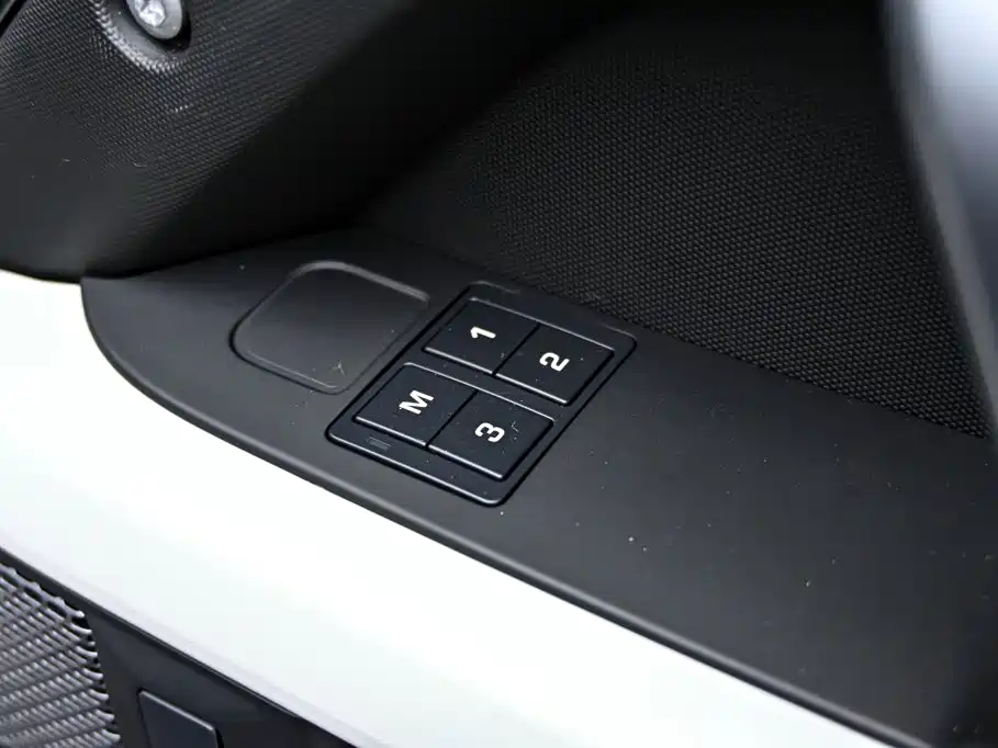 Land Rover Defender 2023 Edition 110 3.0T P400 X-DYNAMIC HSE