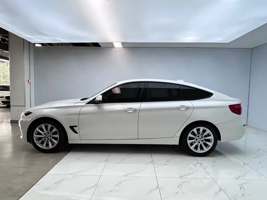 BMW 3 Series GT 2018 320i Sport Line