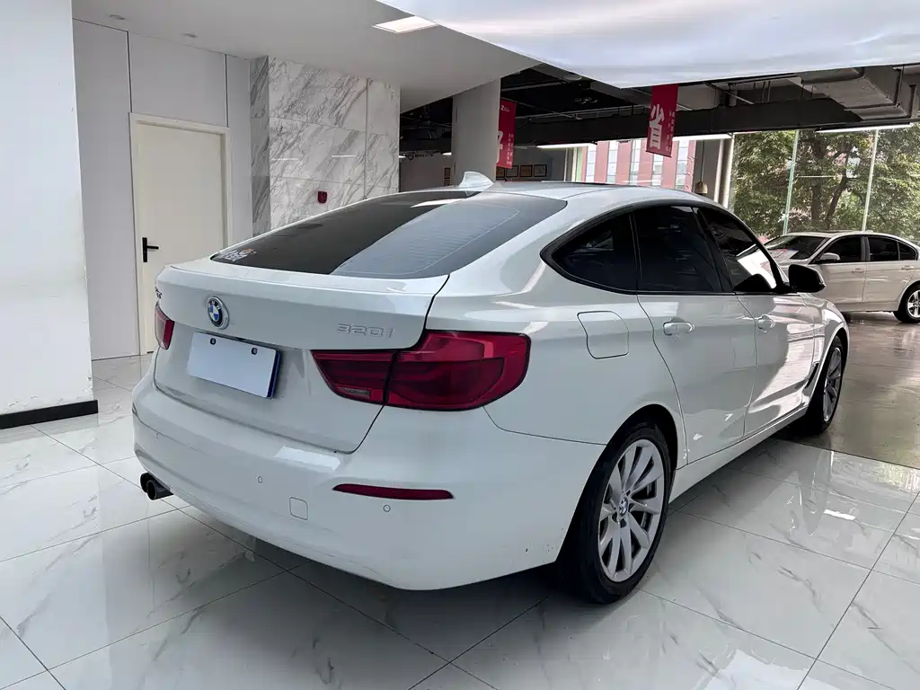BMW 3 Series GT 2018 320i Sport Line