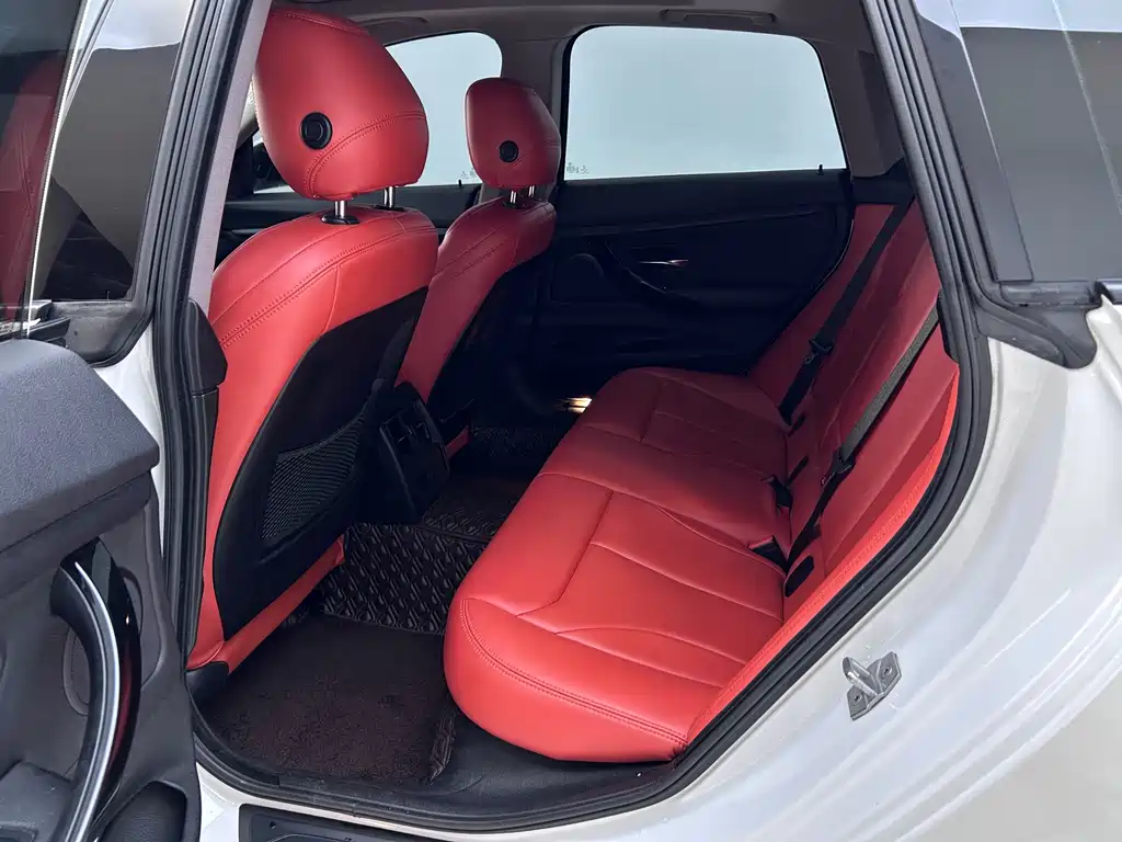 BMW 3 Series GT 2018 320i Sport Line