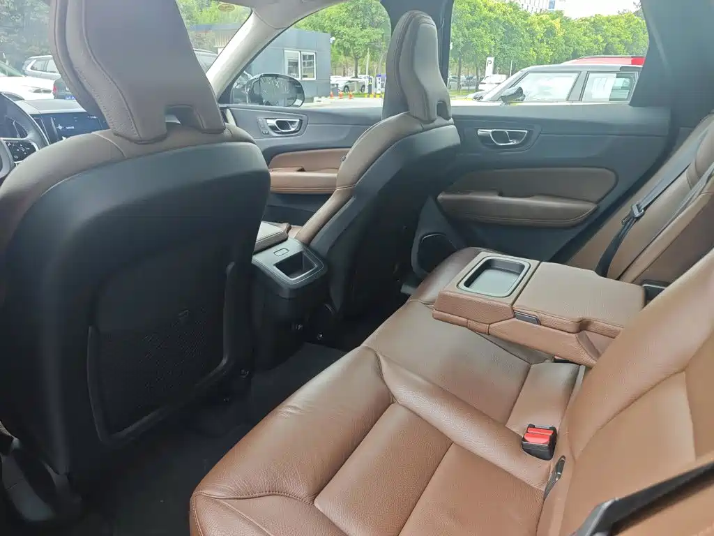 Volvo XC60 2020 T5 AWD Intelligent Distance Luxury Edition