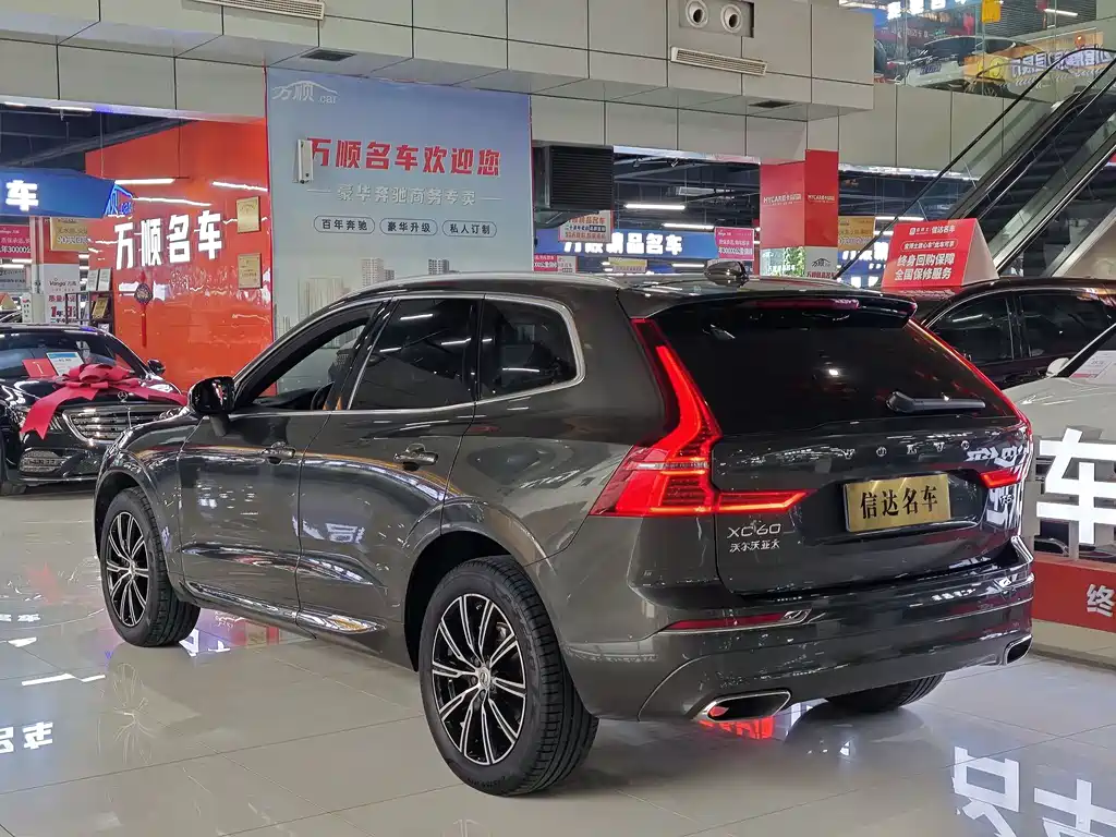 Volvo XC60 2021 T5 AWD Intelligent Distance Luxury Edition