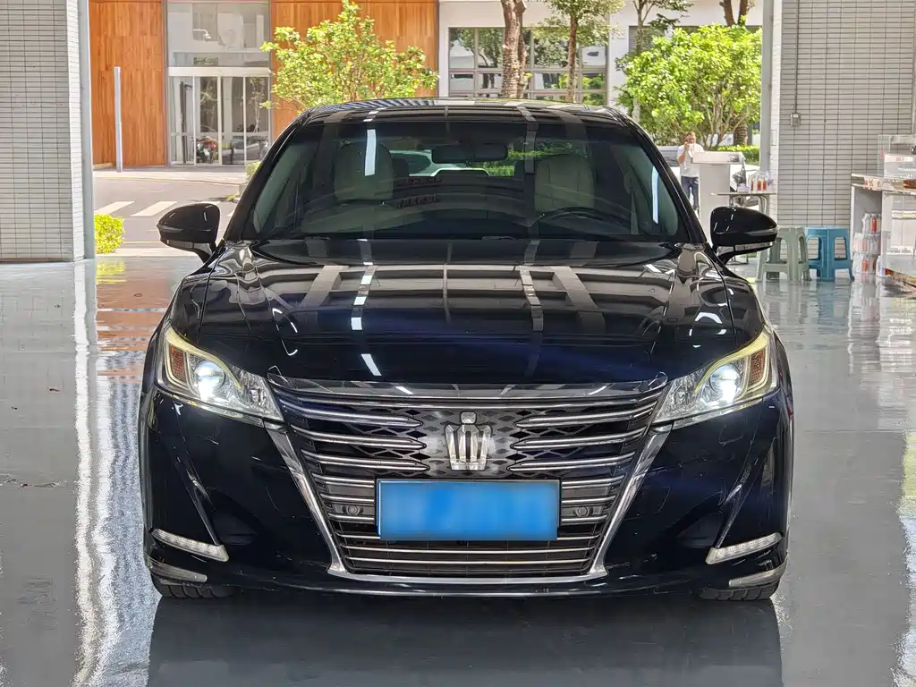 Crown 2015 2.0T Fashion Edition
