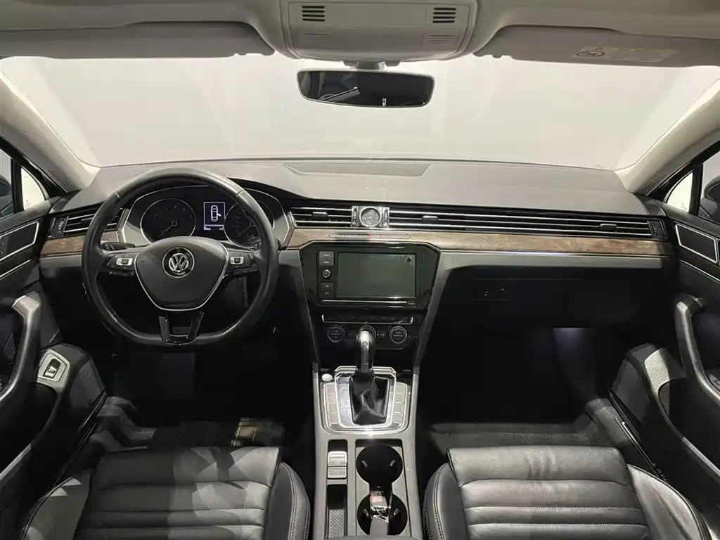 Magotan 2019 330TSI DSG Luxury Edition National VI