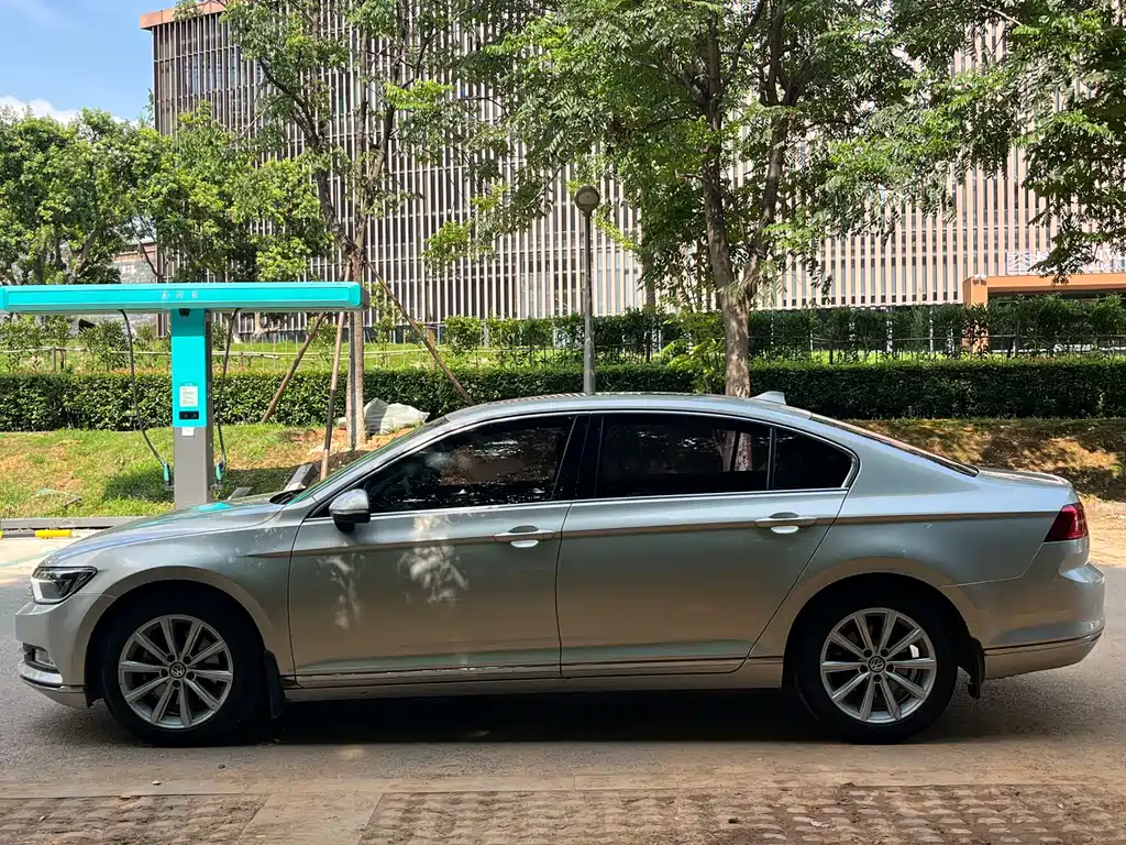 Mighty 2017 330TSI DSG Leading Edition