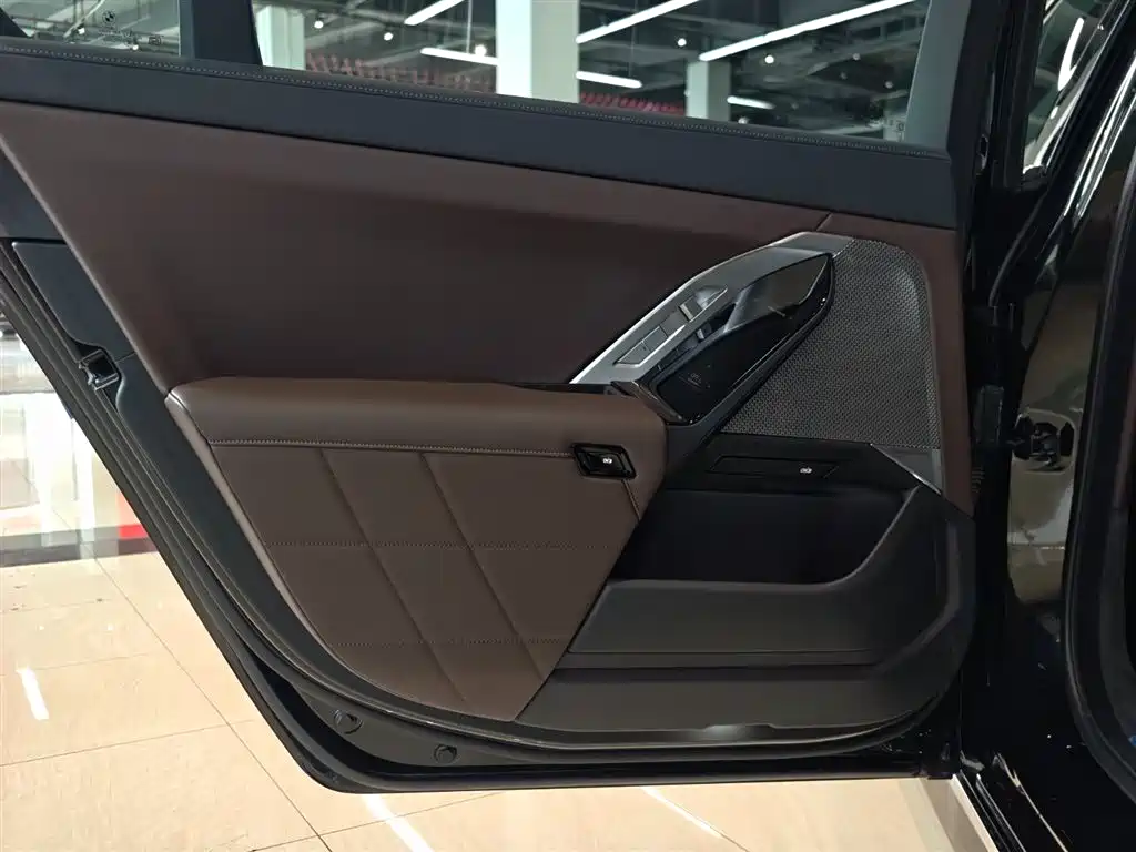 BMW 7 Series 2023 740Li Leading Edition M Sport Package