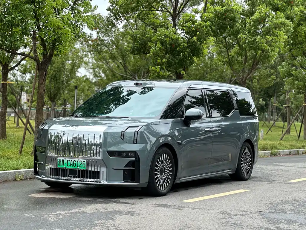 Jizhe 009 2024 7-Seat Passage Edition Four-Wheel Drive 108kWh