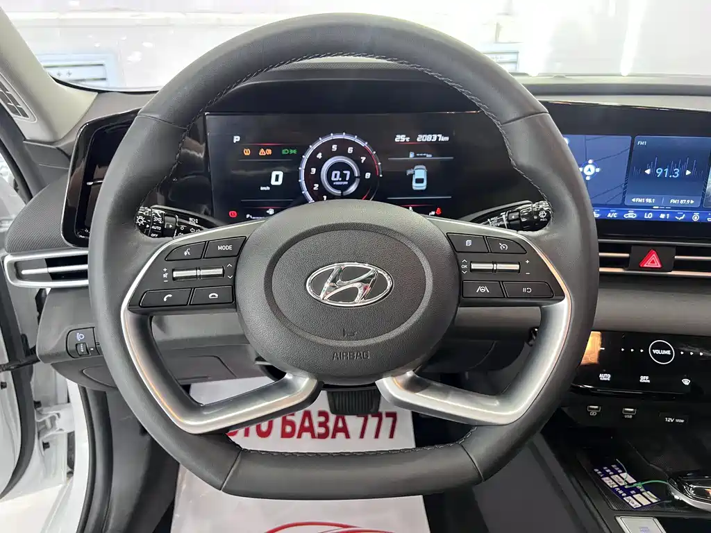 Elantra 2022 1.5L CVT LUX Prestige Edition
