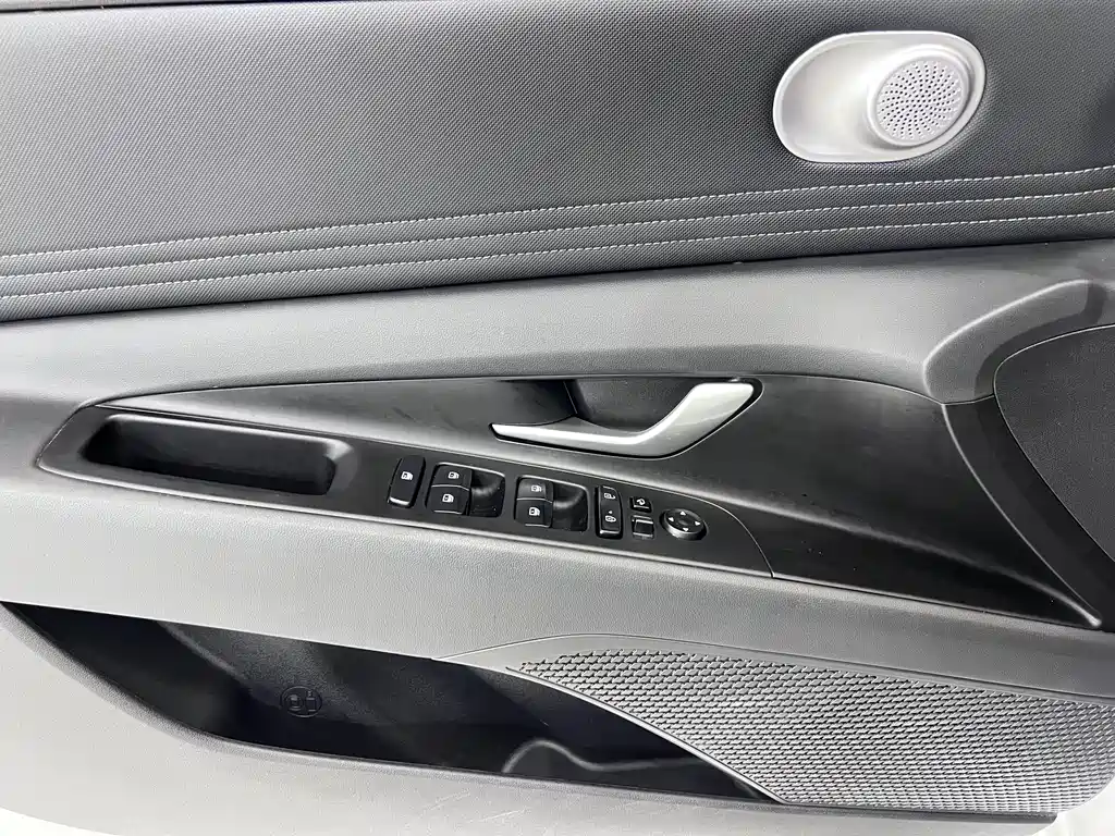 Elantra 2022 1.5L CVT LUX Prestige Edition