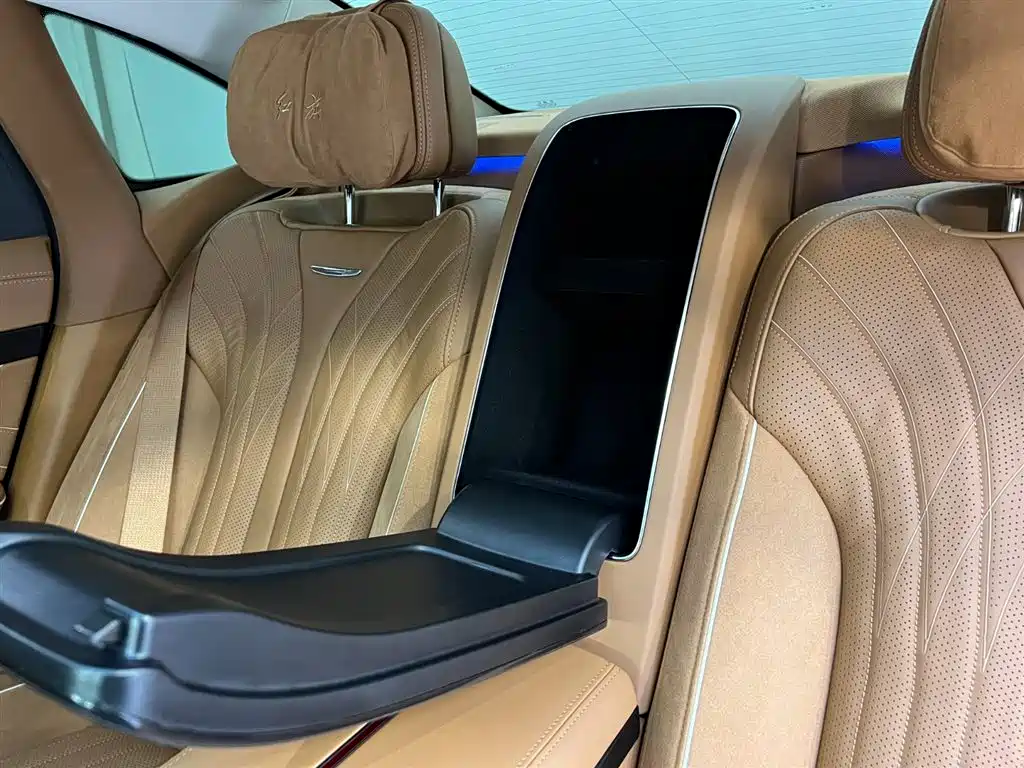 Hongqi H9 2025 Edition 3.0T All-Wheel Drive Flag Leadership Private Enjoyment Style Version 4-Seater