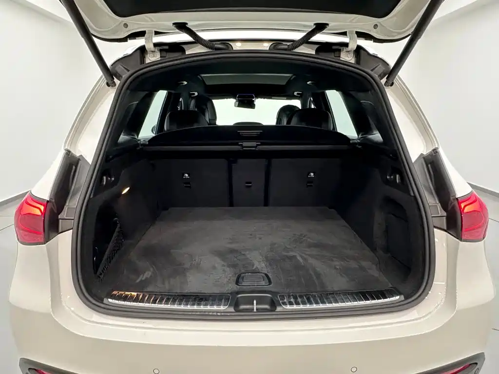 Mercedes-Benz GLC 2023 Facelift 260 L 4MATIC Dynamic Edition 5-Door