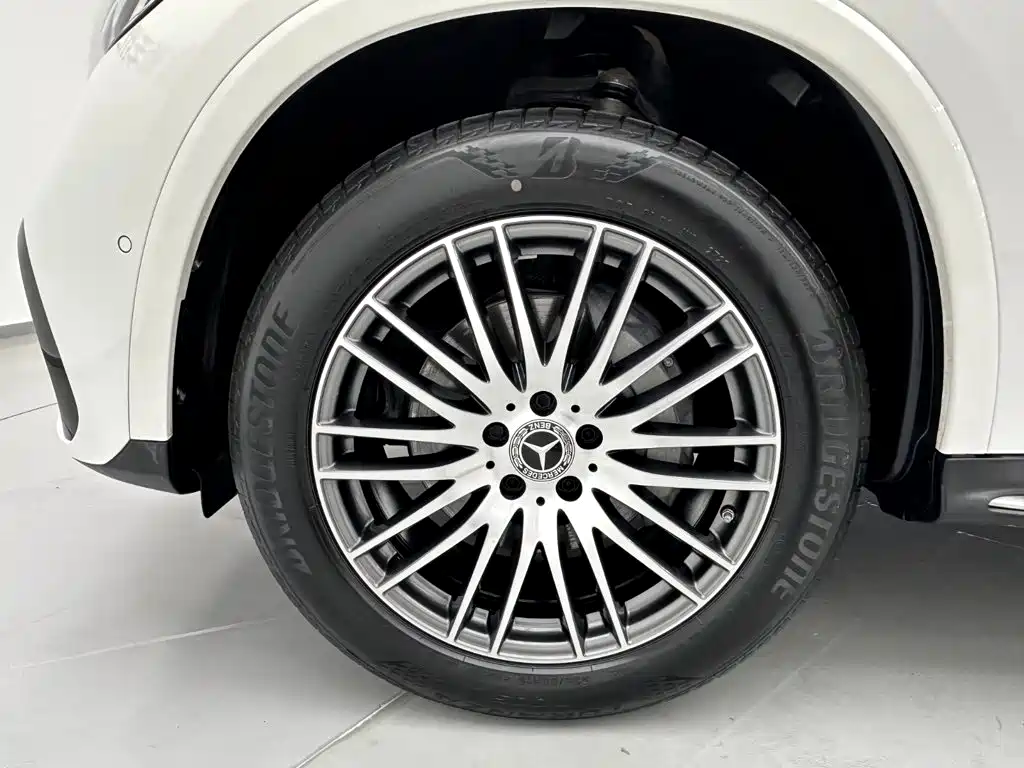 Mercedes-Benz GLC 2023 Facelift 260 L 4MATIC Dynamic Edition 5-Door