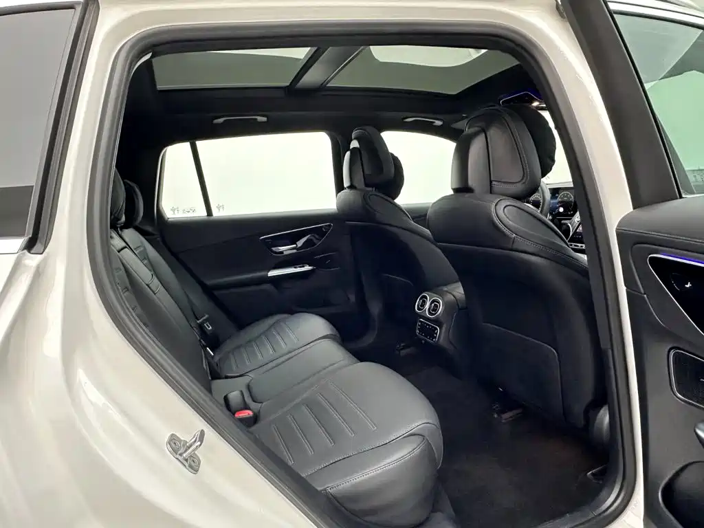 Mercedes-Benz GLC 2023 Facelift 260 L 4MATIC Dynamic Edition 5-Door