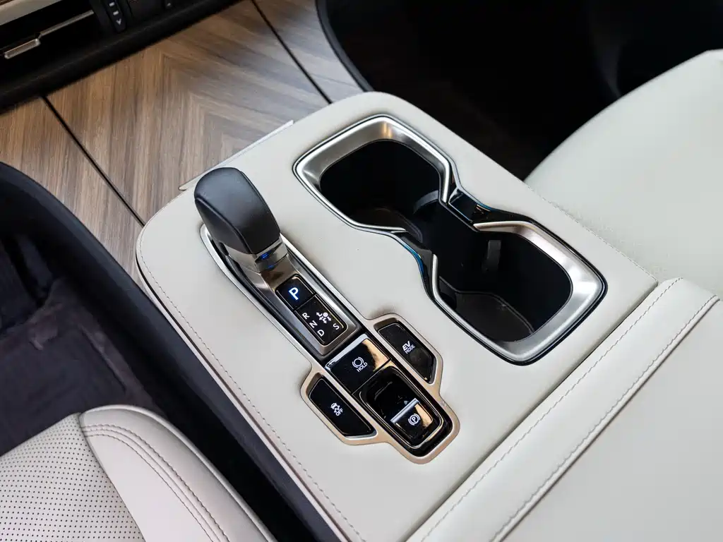 Lexus LM 2023 350h 7-Seat Grandeur Edition