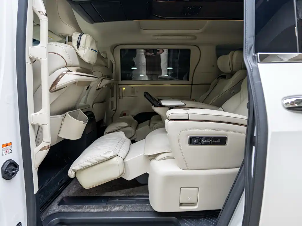 Lexus LM 2023 350h 7-Seat Grandeur Edition